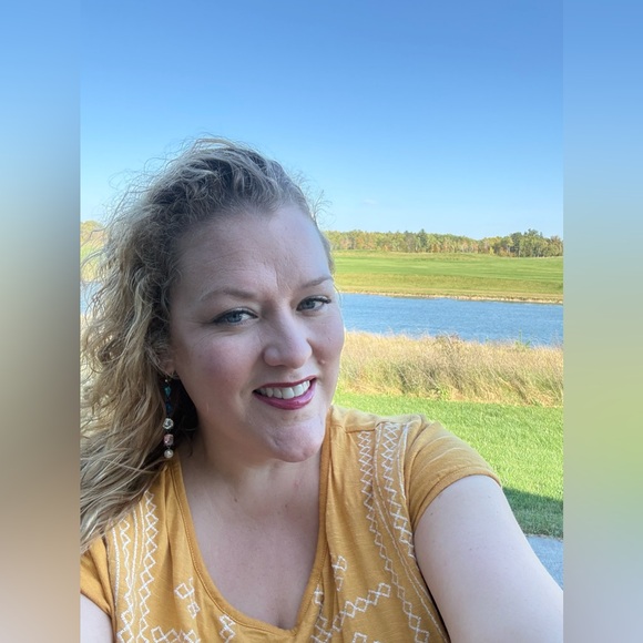 Meet your Posher, Sara - Picture 2 of 2